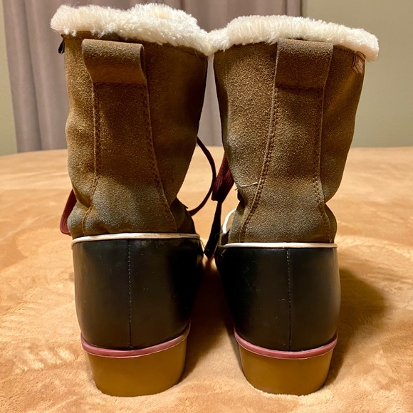 Apres by Lamo "Kristi"" Water Resistant Lace-Up Boots w/ Faux Fur Trim - Picture 5 of 13